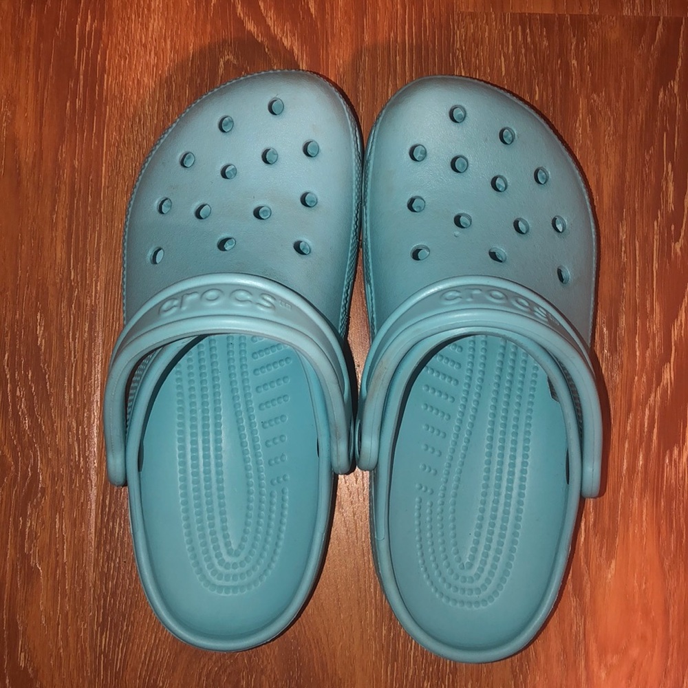 Crocs size 6